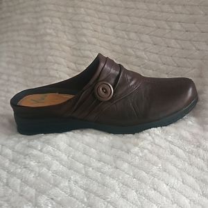 🖤3/$15 Leather Mules, Size 7M